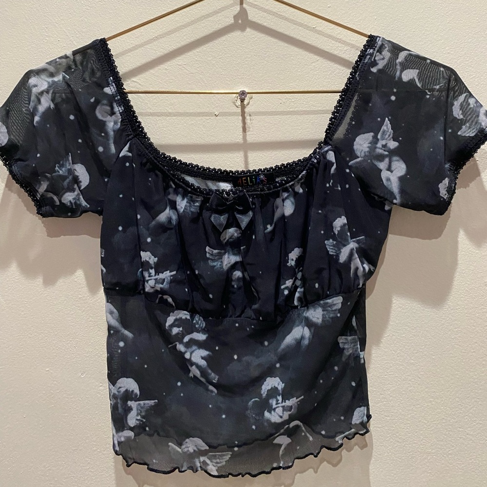 Delia’s top